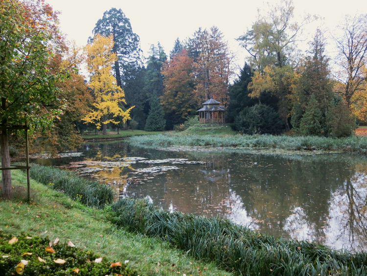 Bally Park Blick über den Schlittschuhweiher zum chinesischen Pavillon des Bally-Parks in Schönenwerd.
Bildnachweis: Kantonale Denkmalpflege Solothurn