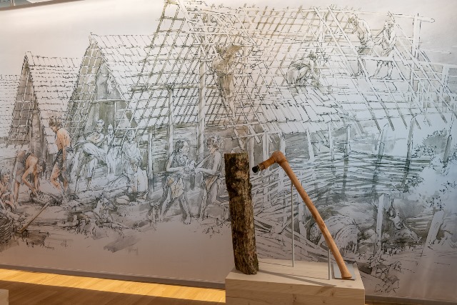 Replik eines Steinbeils aus der Jungsteinzeit