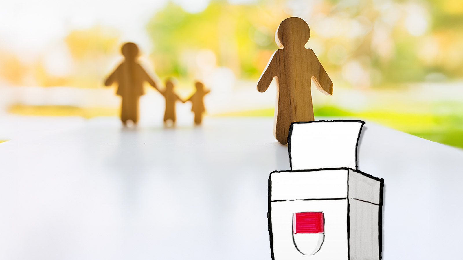 Holzfiguren symbolisieren eine Familie in Trennung, mit Abstimmungslogo des Kantons Solothurn