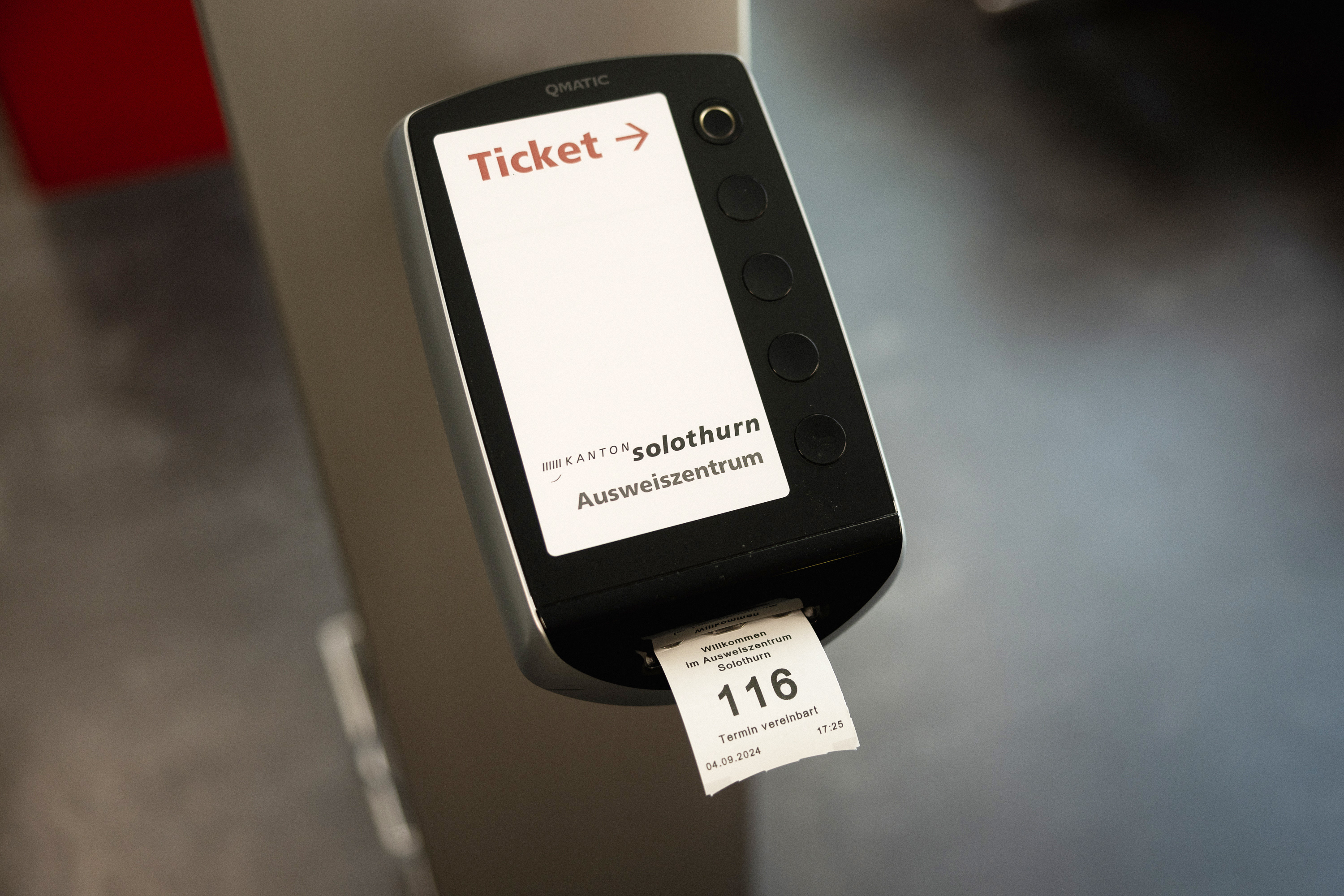 Ticketausgabe beim Ausweiszentrum Solothurn