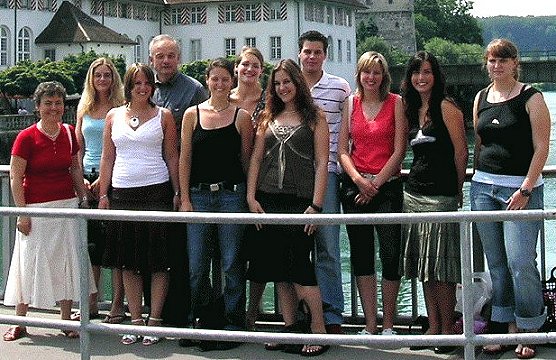 Lehrabschlussprüfungen 2006 - die erfolgreichsten Lehrlinge mit Landammann Christian Wanner und Lehrlingskoordinatorin Barbara Leibundgut