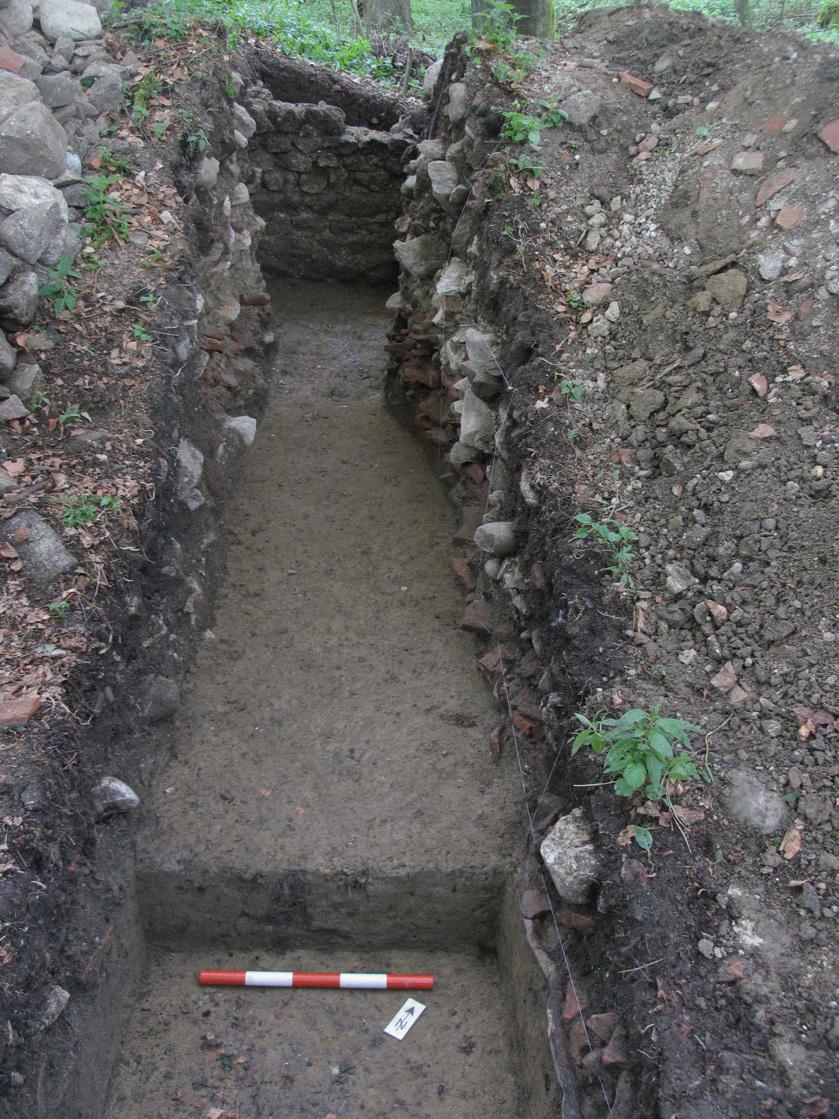 Schnitt 6 durch einen Schutthügel im Hauptgebäude des römischen Gutshofes
