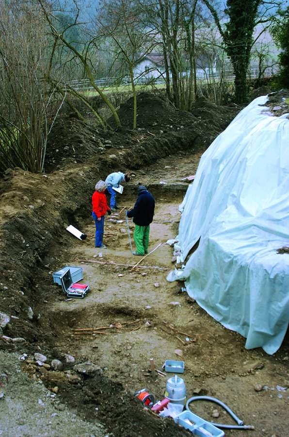 Bild 2 - Grabung östlich der Kirche Lüsslingen