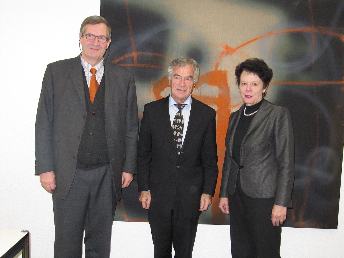 Bild 2 - vl Urs Brügger, VR-Mitglied Borregaard Schweiz AG; Landammann Walter Straumann; Volkswirtschaftsdirektorin Esther Gassler