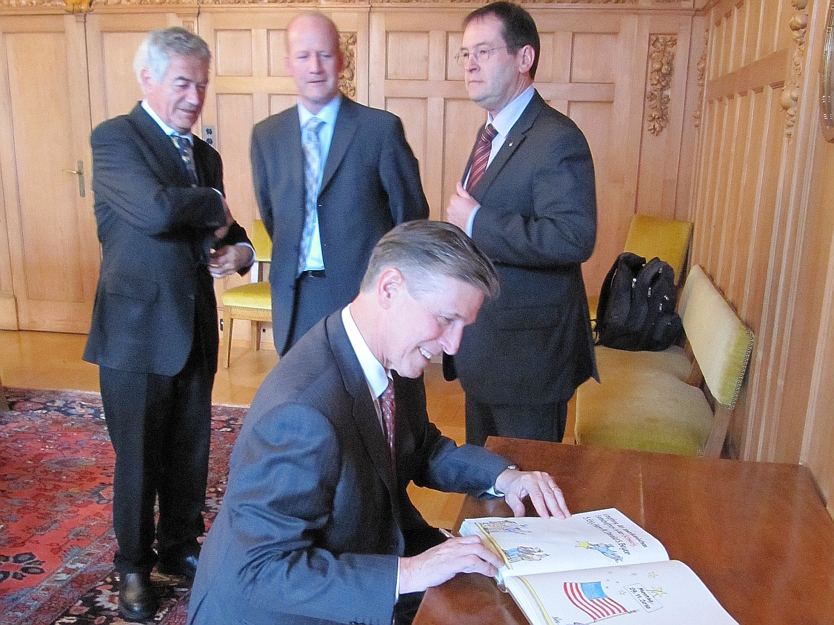 Bild 4 - US Botschafter Donald S. Beyer