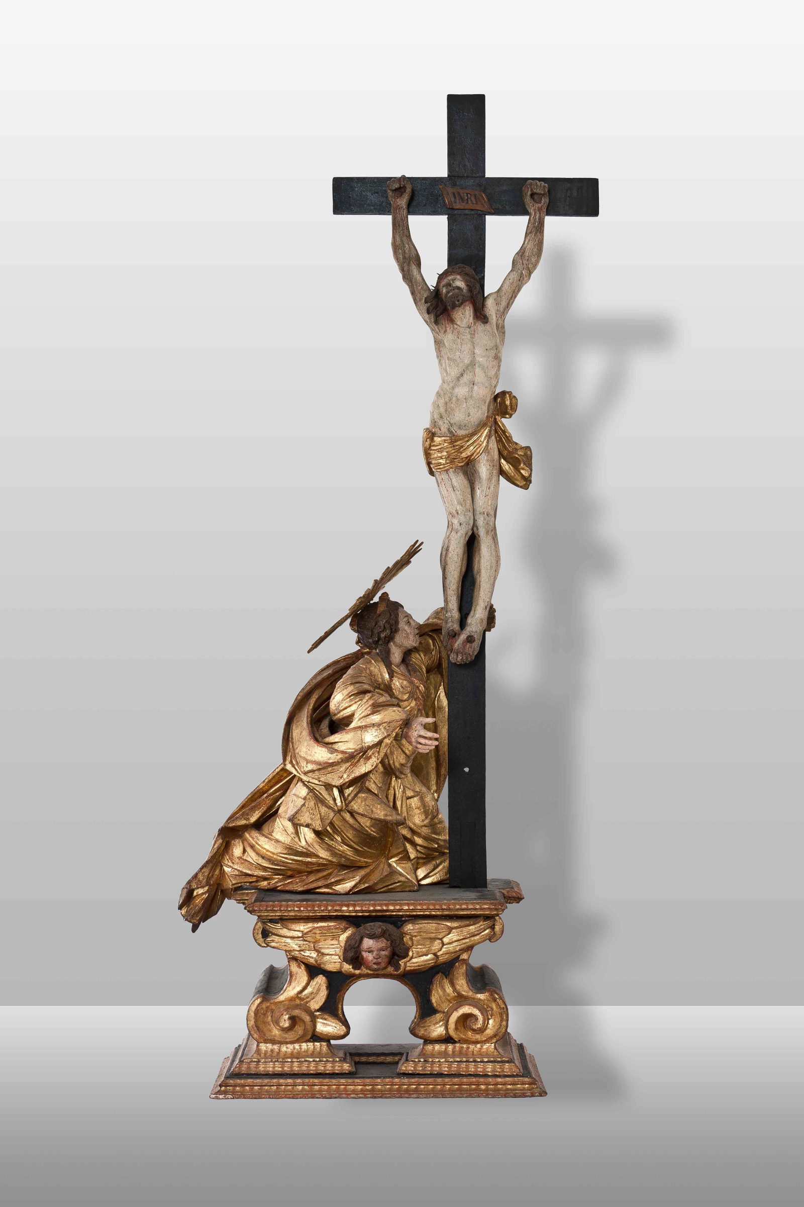 Das Kruzifix mit Maria Magdalena konnte der Werkstatt des Luzerner Bildschnitzers Hans Ulrich Räber zugeschrieben werden. Es ist um 1660 entstanden und befindet sich im Domschatz von St. Ursen