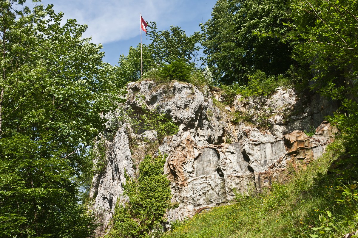 Bild 1 - Kleinlützel - Erinnerungstafeln für aufgelöste Verbände der Armee