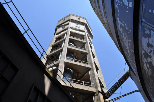 Riedholz/Attisholz. Der Säureturm ist das Wahrzeichen der Zellulosefabrik Attisholz