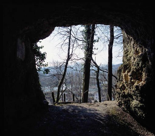 Winznau. Ausblick aus der prähistorischen Höhle Käsloch