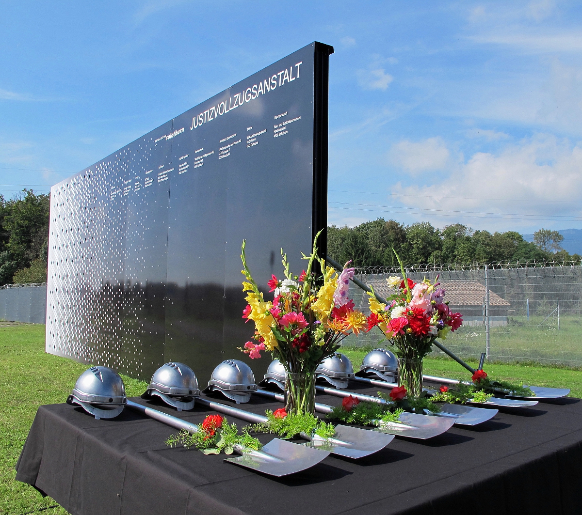 Bild 1 - Spatenstich JVA Solothurn 22.09.11