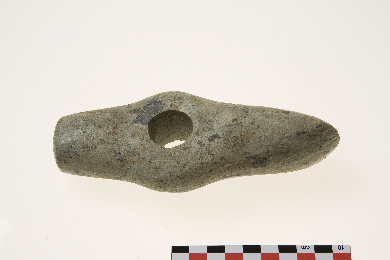 Jungsteinzeitliche Lochaxt (2800-2500 vor Chr.) aus der Chrüzmatt in Wangen bei Olten.