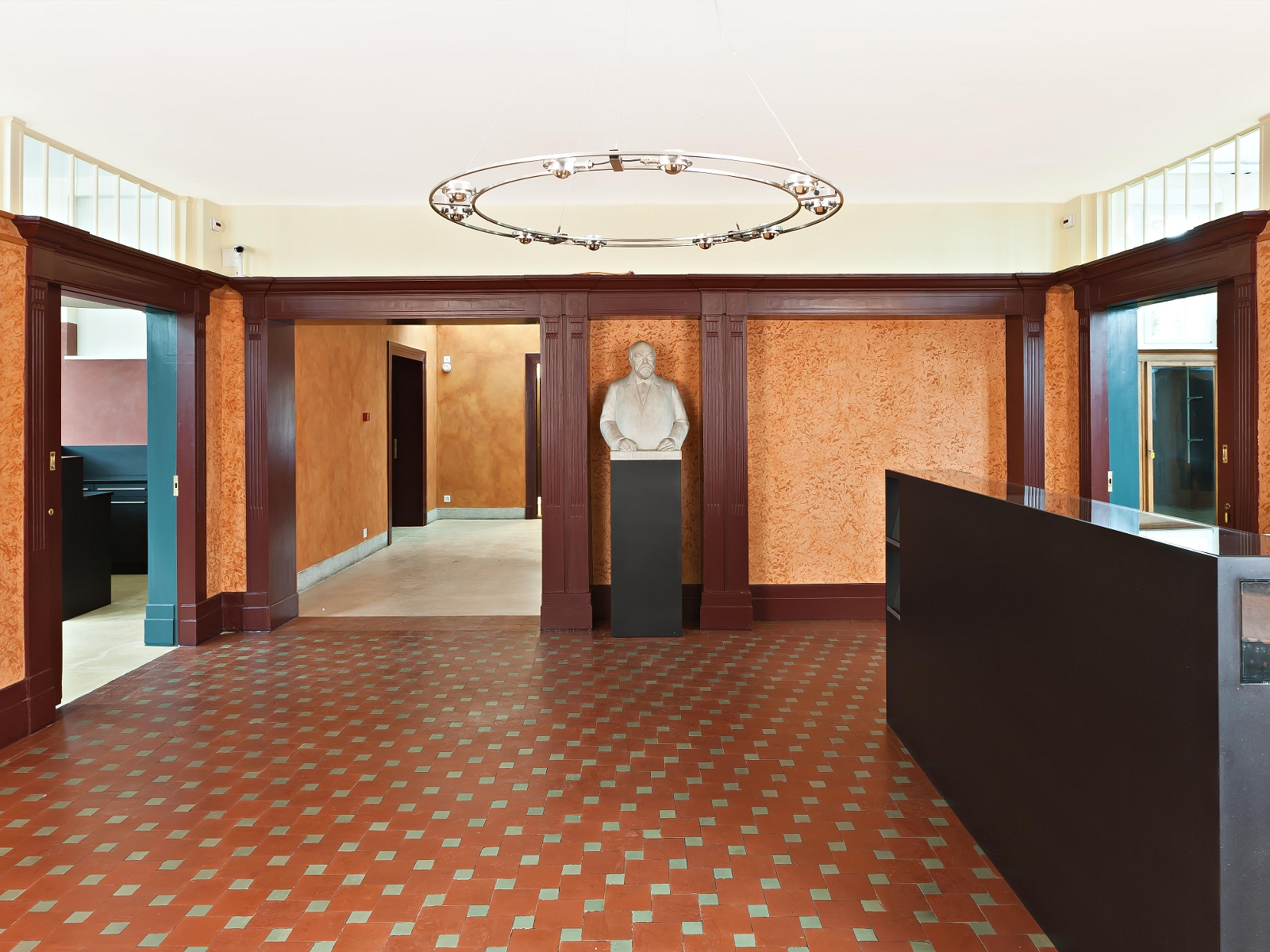 Das Foyer des Schweizerischen Zündholzmuseums in Schönenwerd zeigt sich nach der Restaurierung wieder in heiterer Farbigkei