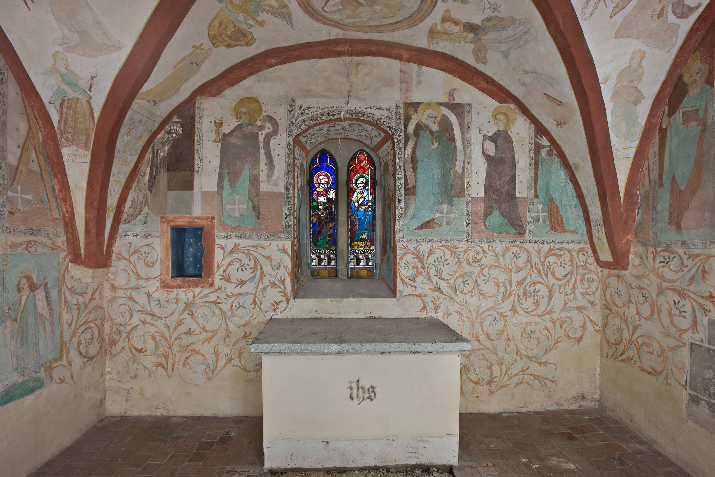 Im Chor der restaurierten Kapelle St. Peter und Paul in Kestenholz sind mehrere Schichten qualitätvoller Wandmalereien zu bestaunen.
Foto: Kant. Denkmalpflege Solothurn, Guido Schenker.