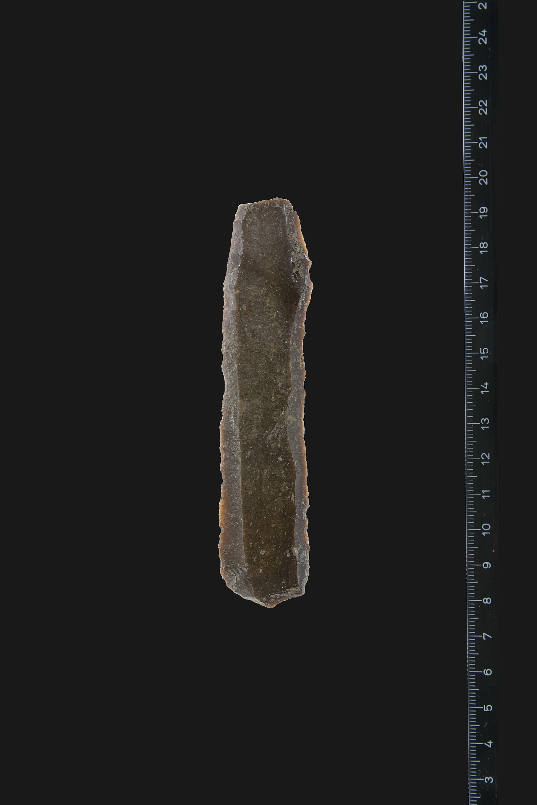 Jungsteinzeitliche Dolchklinge aus französischem Kreidefeuerstein. Datiert um 2700 vor Chr.